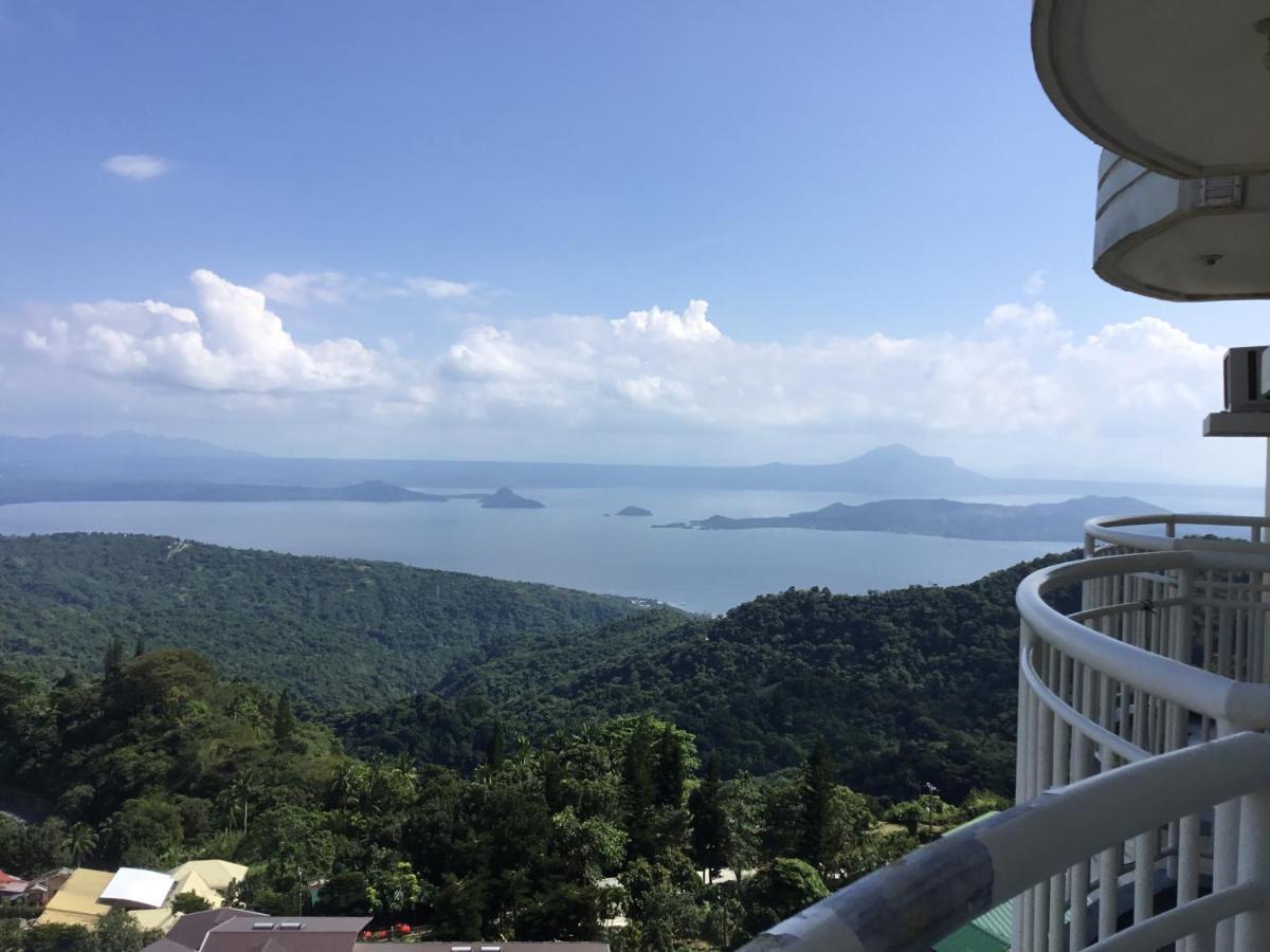 Condo With Free Swimming Pool & Viewing Deck Tagaytay City Esterno foto