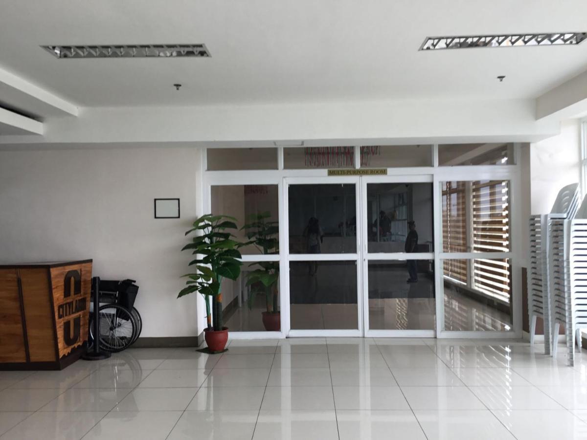 Condo With Free Swimming Pool & Viewing Deck Tagaytay City Esterno foto