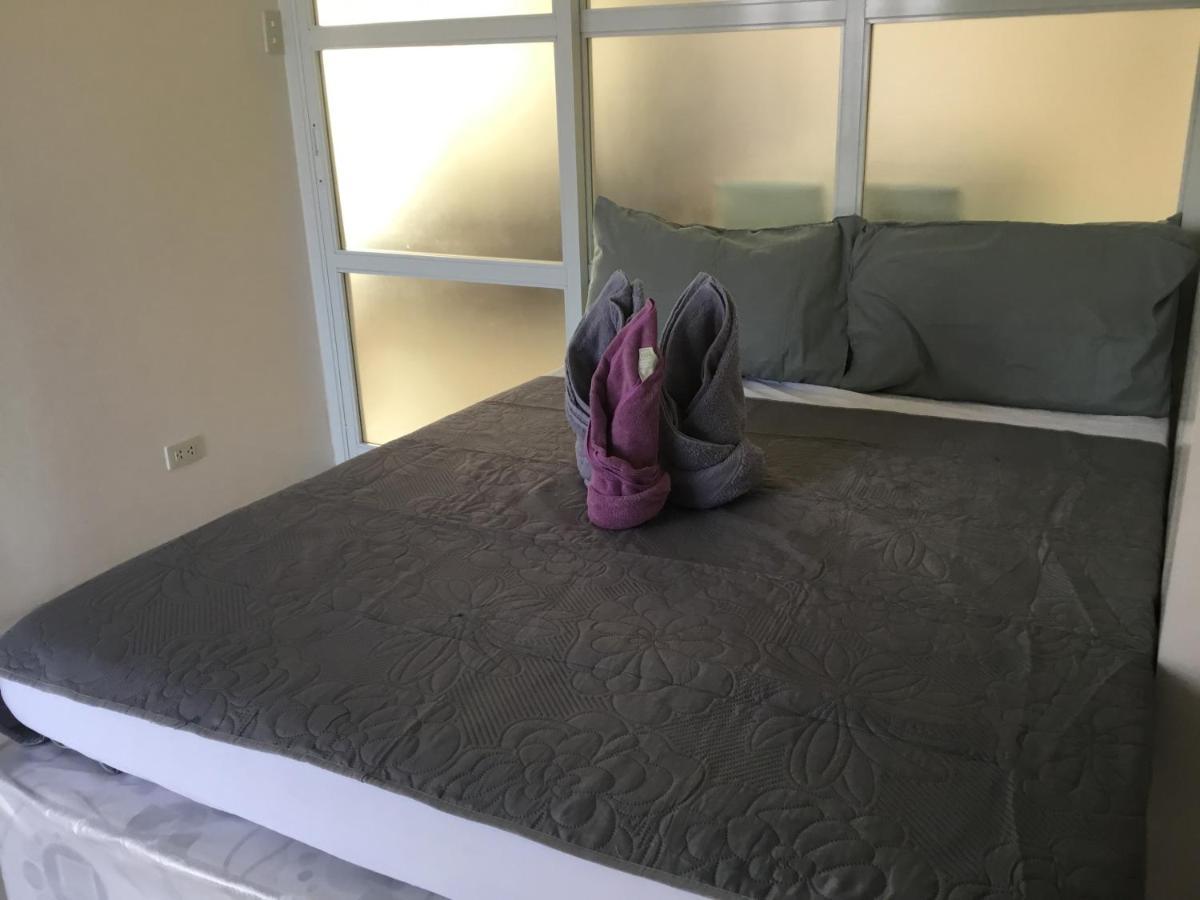 Condo With Free Swimming Pool & Viewing Deck Tagaytay City Esterno foto