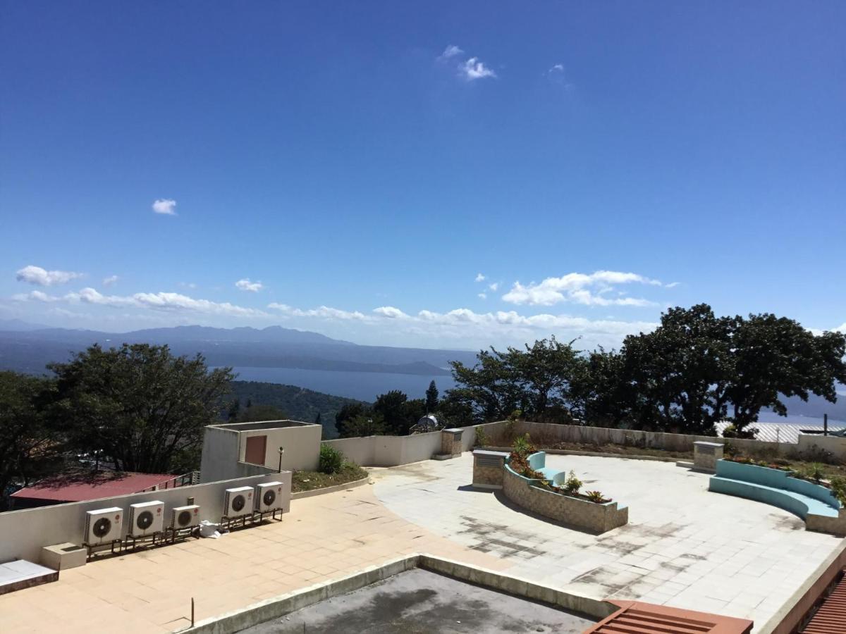 Condo With Free Swimming Pool & Viewing Deck Tagaytay City Esterno foto