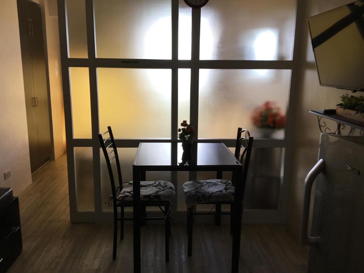 Condo With Free Swimming Pool & Viewing Deck Tagaytay City Esterno foto
