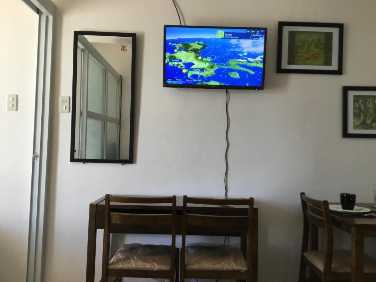 Condo With Free Swimming Pool & Viewing Deck Tagaytay City Esterno foto
