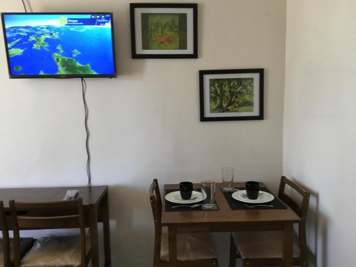 Condo With Free Swimming Pool & Viewing Deck Tagaytay City Esterno foto