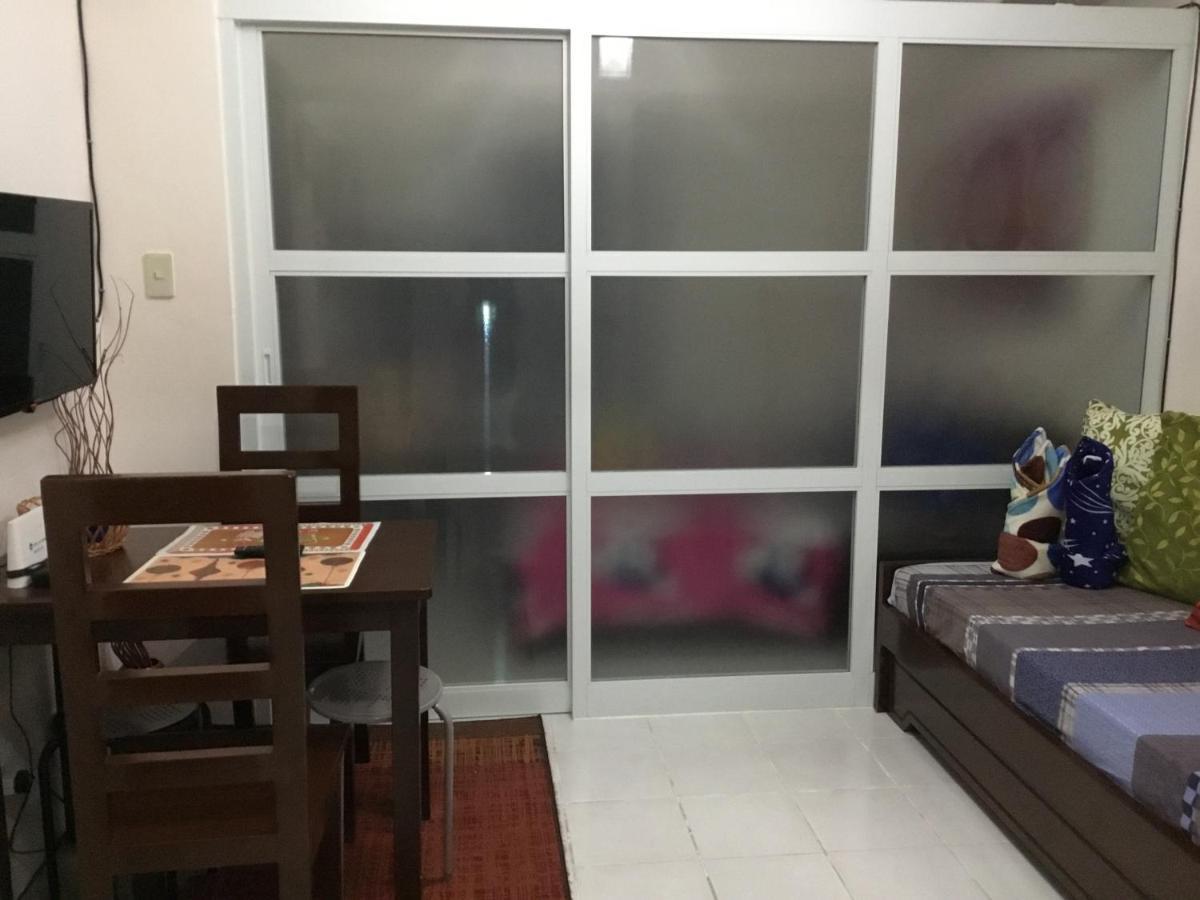 Condo With Free Swimming Pool & Viewing Deck Tagaytay City Esterno foto
