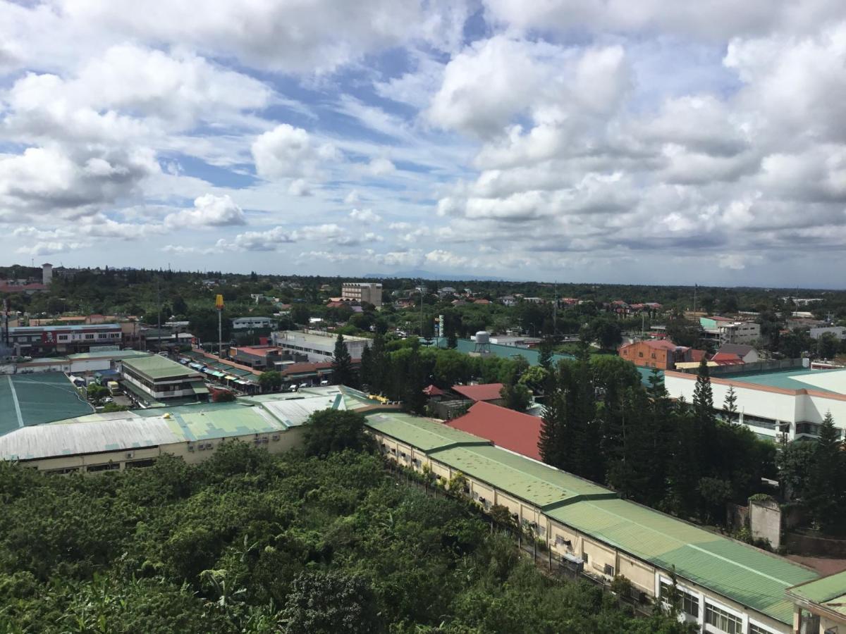 Condo With Free Swimming Pool & Viewing Deck Tagaytay City Esterno foto