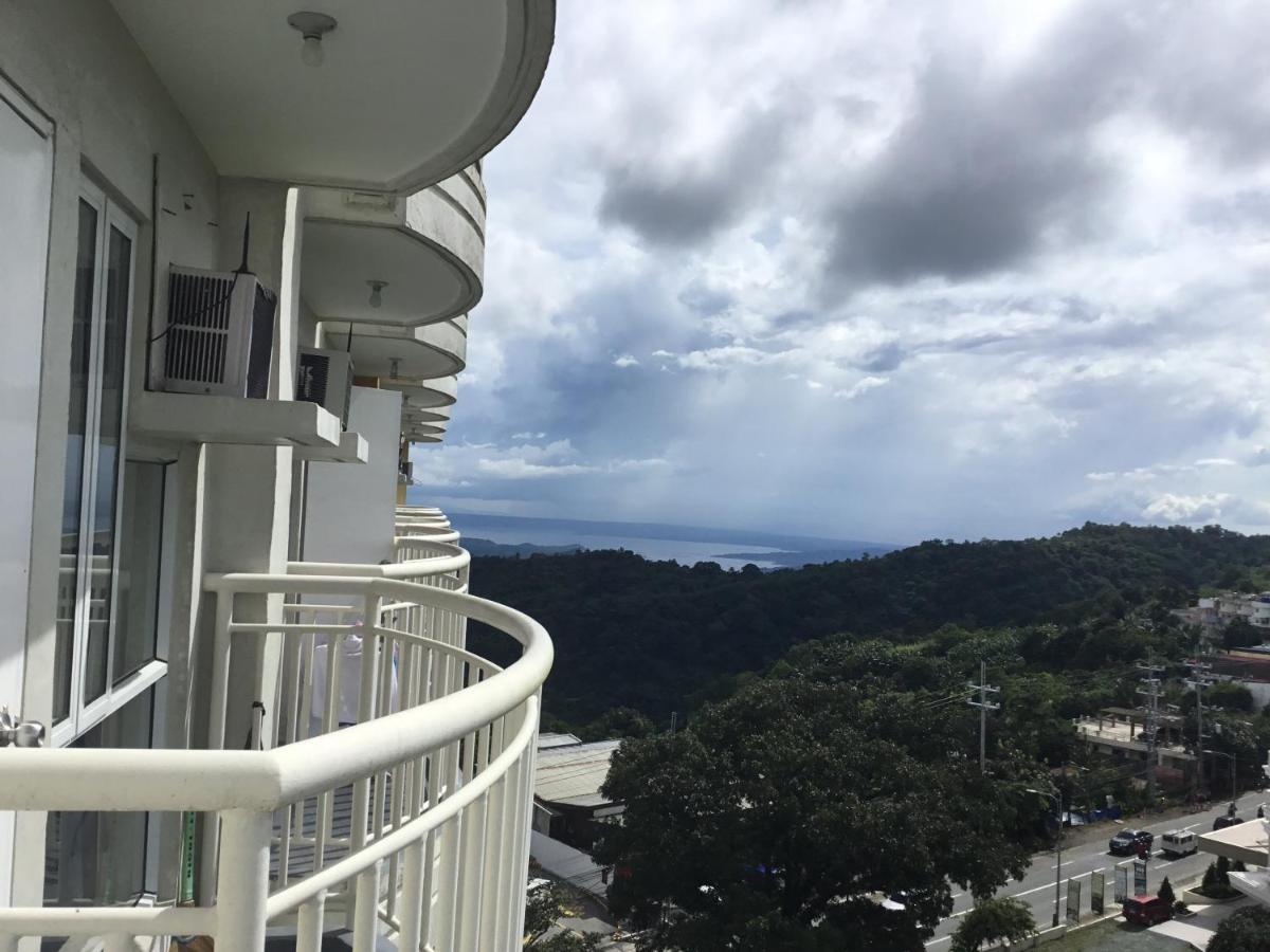 Condo With Free Swimming Pool & Viewing Deck Tagaytay City Esterno foto