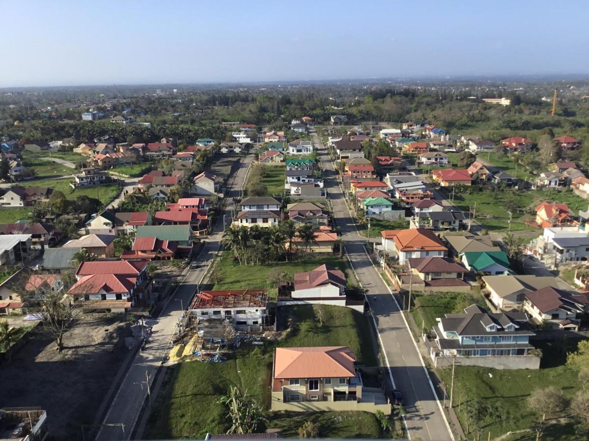 Condo With Free Swimming Pool & Viewing Deck Tagaytay City Esterno foto