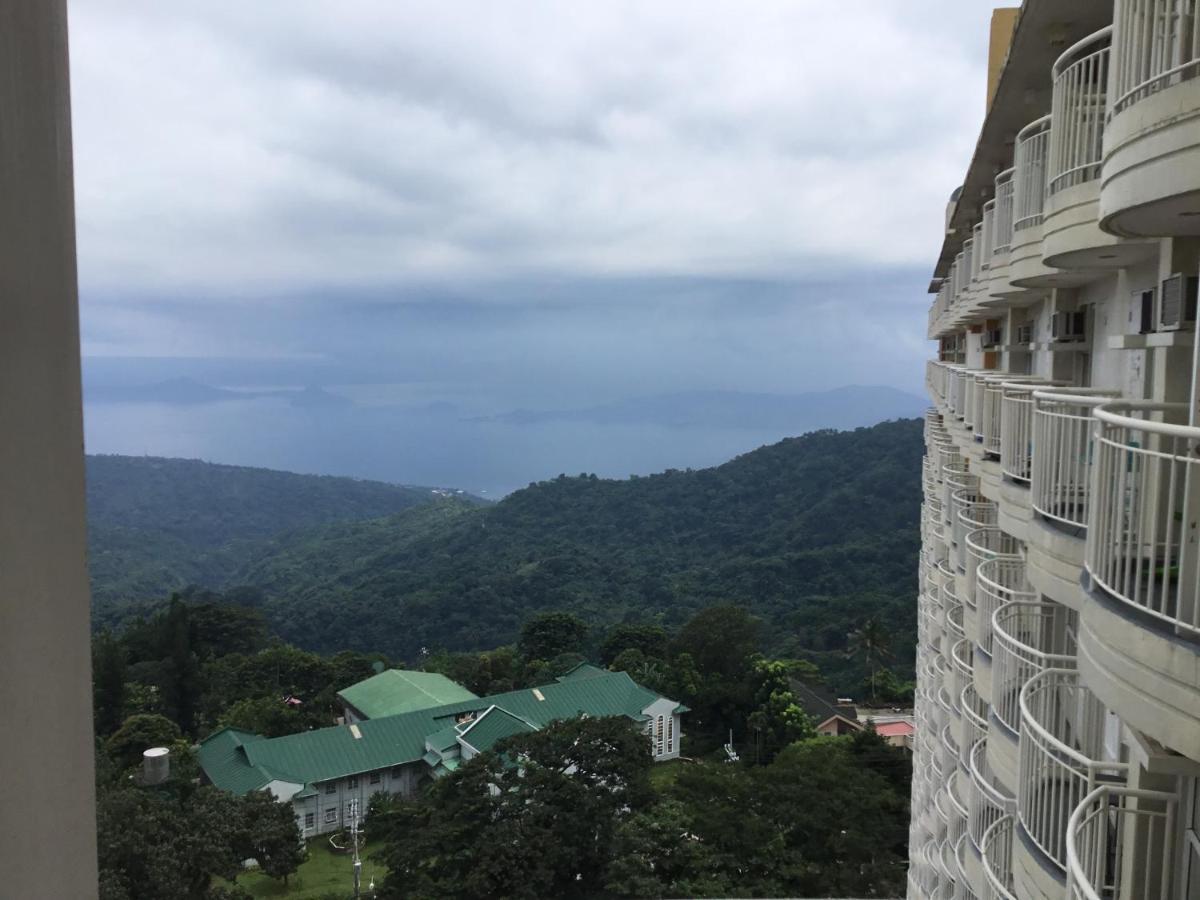 Condo With Free Swimming Pool & Viewing Deck Tagaytay City Esterno foto