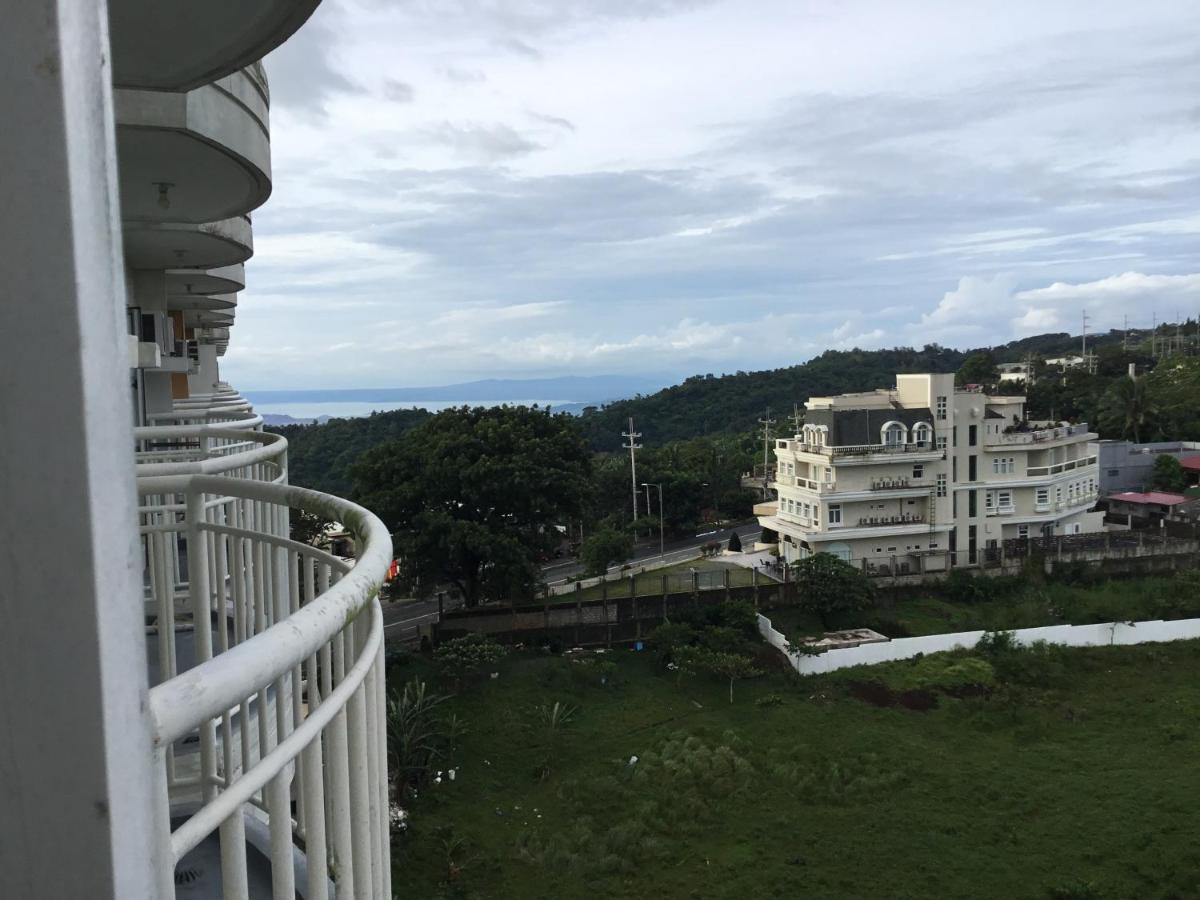 Condo With Free Swimming Pool & Viewing Deck Tagaytay City Esterno foto