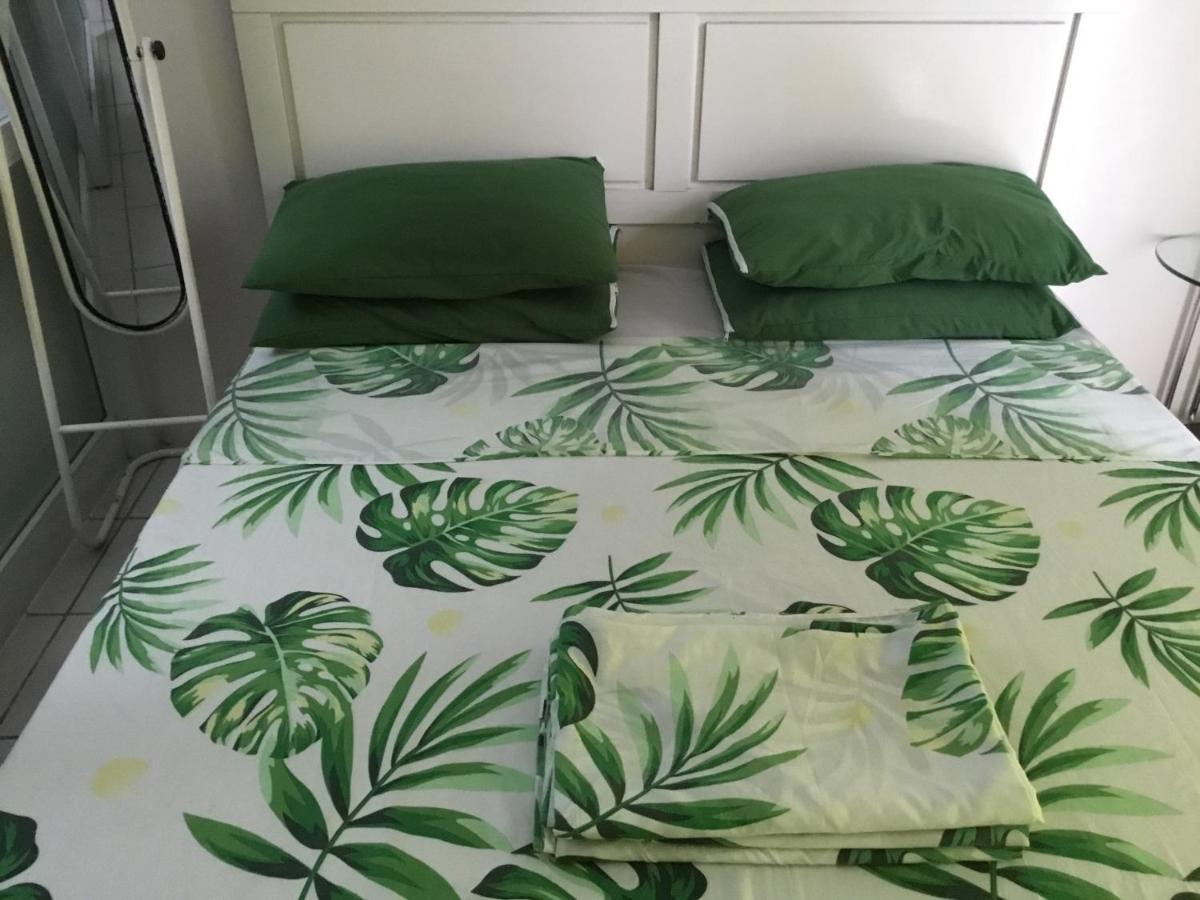 Condo With Free Swimming Pool & Viewing Deck Tagaytay City Esterno foto